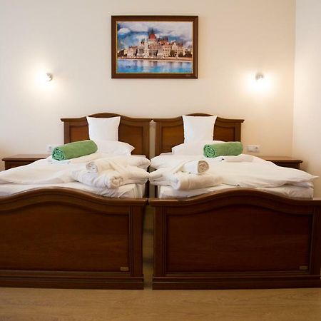 Luxury Hotel Сиофок Екстериор снимка
