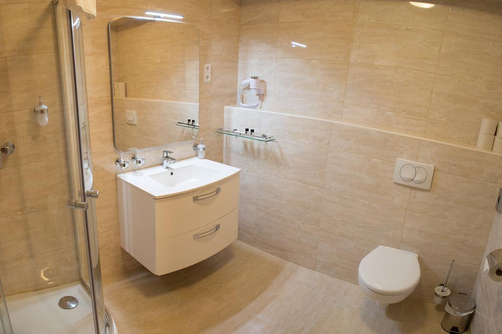 Luxury Hotel Сиофок Екстериор снимка