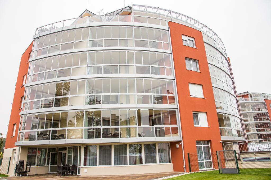Luxury Hotel Сиофок Екстериор снимка