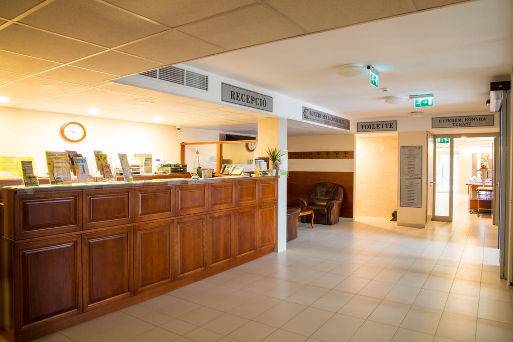 Luxury Hotel Сиофок Екстериор снимка