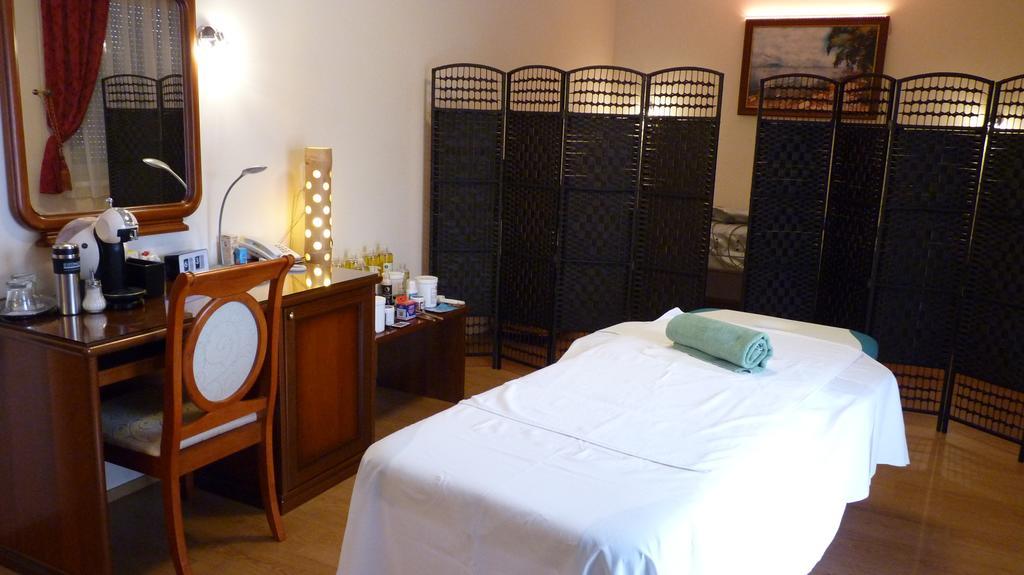 Luxury Hotel Сиофок Екстериор снимка