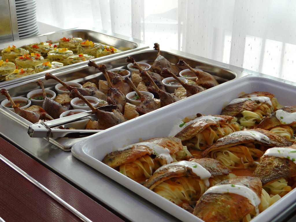 Luxury Hotel Сиофок Екстериор снимка