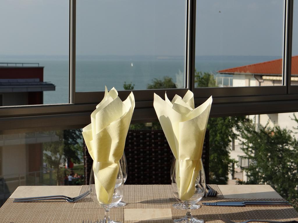 Luxury Hotel Сиофок Екстериор снимка