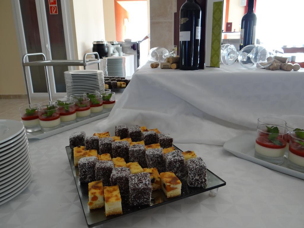Luxury Hotel Сиофок Екстериор снимка