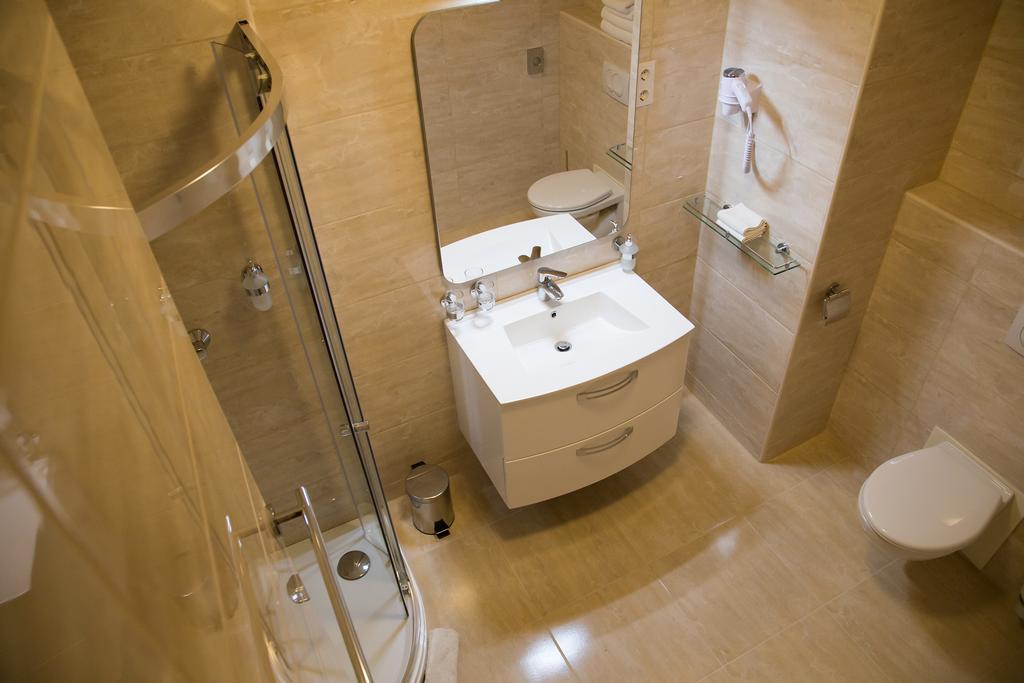Luxury Hotel Сиофок Стая снимка