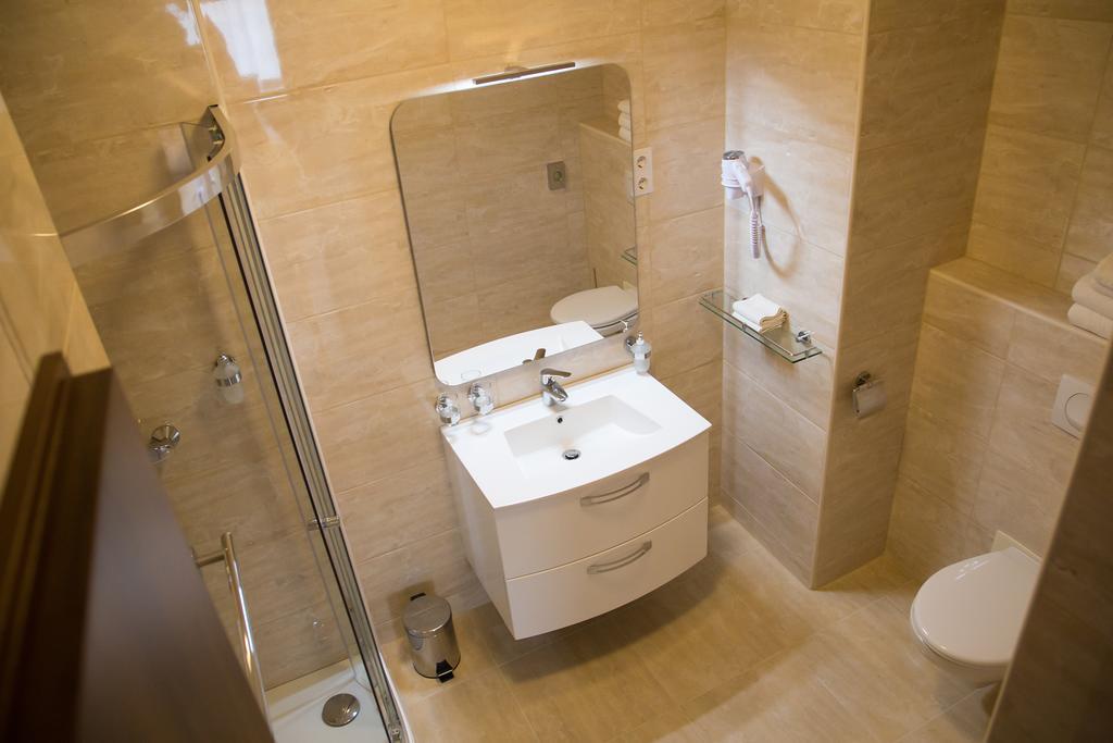 Luxury Hotel Сиофок Стая снимка