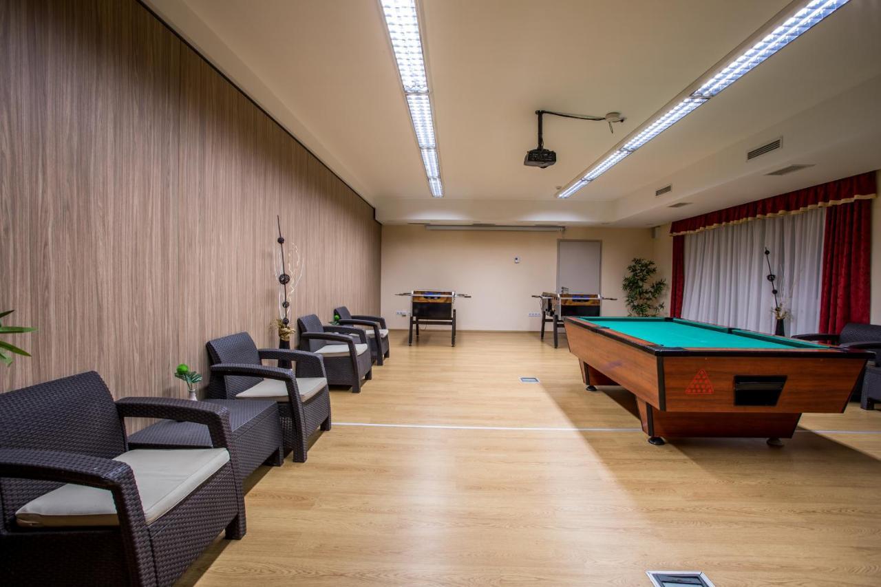 Luxury Hotel Сиофок Екстериор снимка